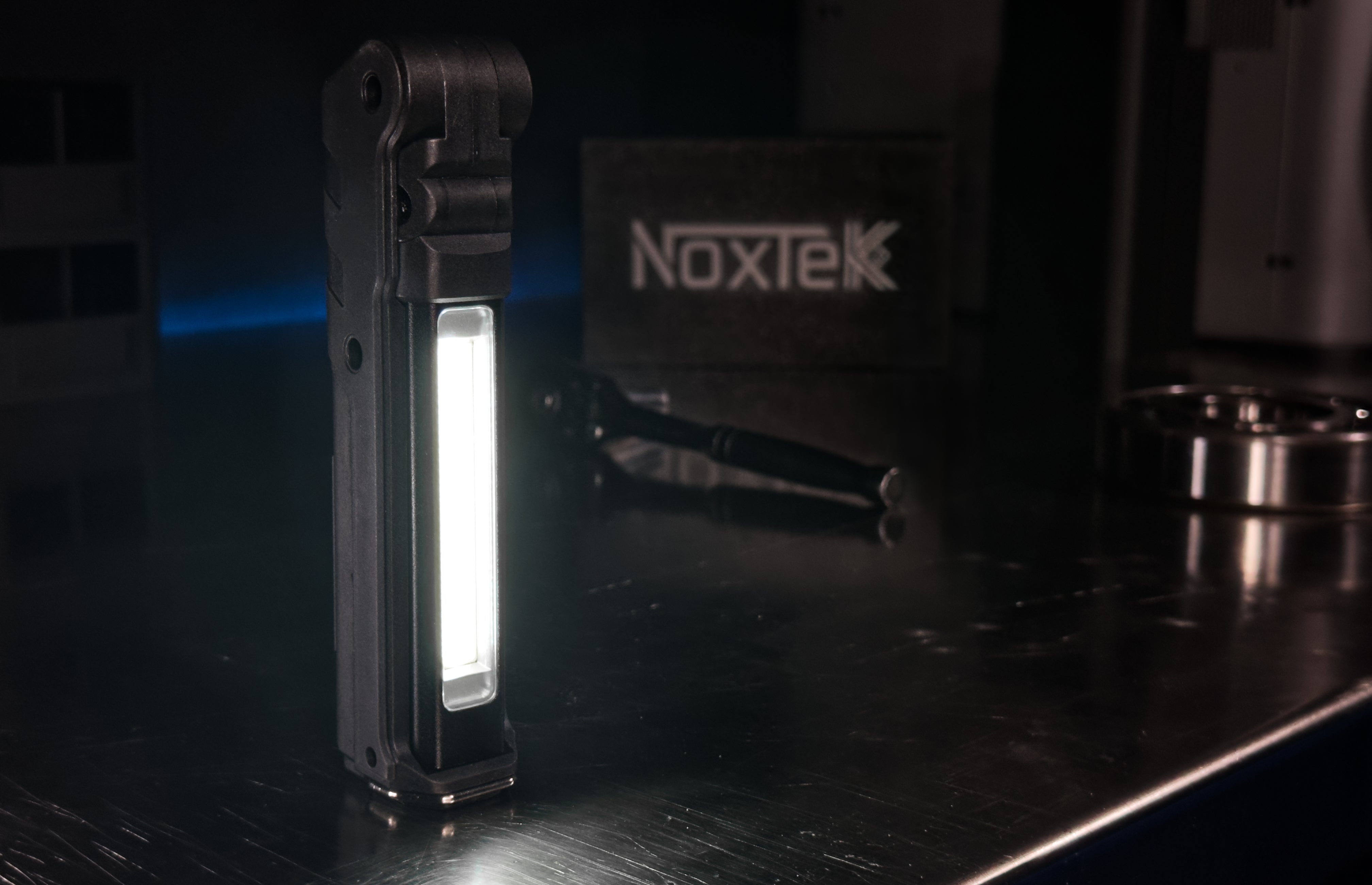 Lampe de travail NoxTek Aterion MK1 pour atelier et maintenance