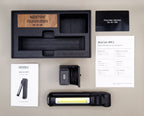 Contenu complet du coffret limité NoxTek Aterion MK1 Founder Series avec guide, fiche technique, carte et chargeur